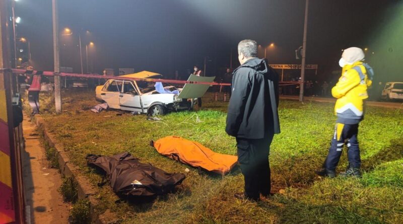 Sakarya Karasu'da Ali Küntaş ile Zeynep Küntaş trafik kazasında hayatını kaybetti 1