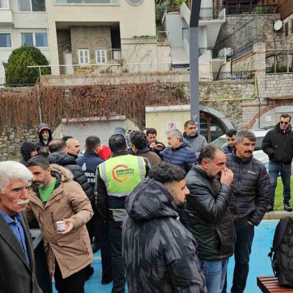 Sarıyer'de denize düştürülen kardeşleri arama çalışmaları-1