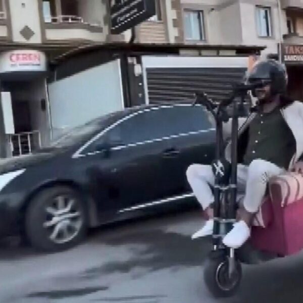 Scooter'a Koltuk Yerleştirip Trafiğe Çıkan Şahıs-1