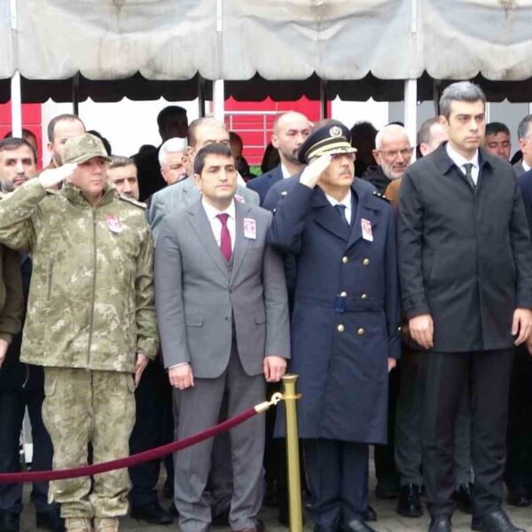 Şehit Polis Memuru Beykoz'un Naaşına Kuran Okunuyor ve Dua Ediliyor-5