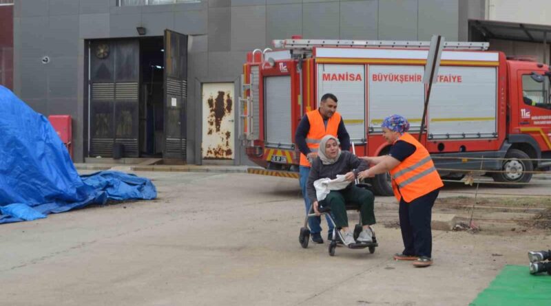 Selendi Devlet Hastanesi'nde Gerçekleştirilen Planlı Yangın Tatbikatı Başarılı Sonuçlar Verdi 1