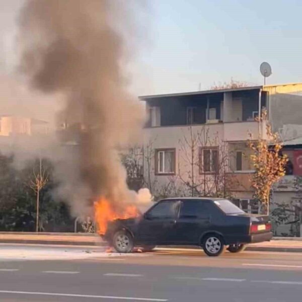 Seyir halindeki Tofaş alev topuna döndü-resim