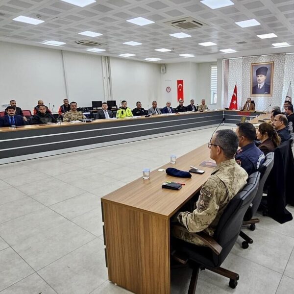 Siirt Vali Dr. Kemal Kızılkaya Kış Hazırlık Toplantısı Başarını Açıkladı.-1