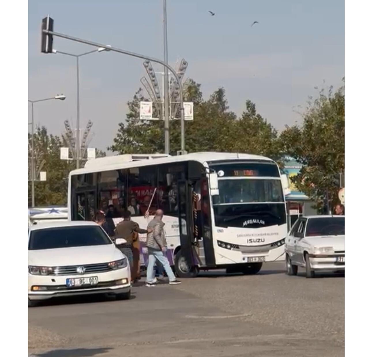 Siverek’te Minibüs Şoförü Gruba Saldırıldı