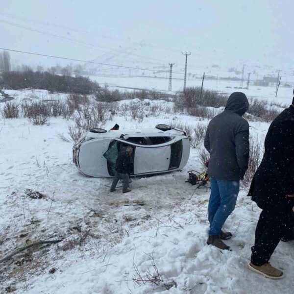 Tatvan-Hizan Karayolu'nda meydana gelen kazadan yaralanan dört kişi-2