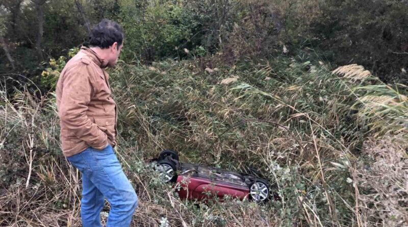 Tekirdağ Çorlu'da Yağışlı Hava Sonucu Kaygan Zemin Üzerinde Otomobil Dereye Uçtu 1