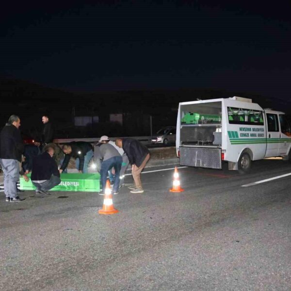 Trafik kazasında hayatını kaybeden genç kızın cenaze töreni-3