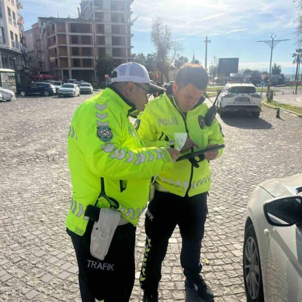 Uğur Mumcu Meydanı'nda trafik kontrolü-3