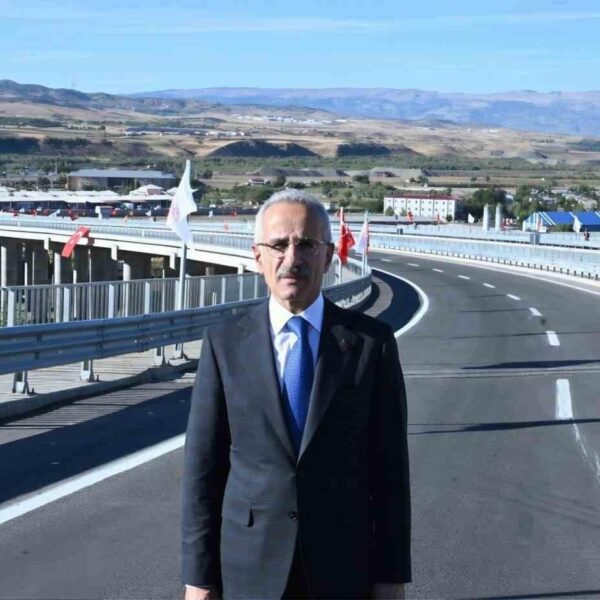 Ulaştırma ve Altyapı Bakanı Abdulkadir Uraloğlu: “2024 yılı ekim ayı itibariyle toplam 177 kilometre motorcu dostu bariyer montajını tamamladık”
-13