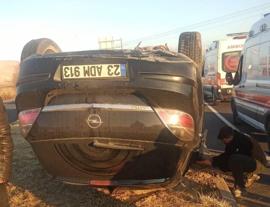 Van’da Gevaş-Gürpınar Yolunda Araç Kontrolünden Çıkarak 2 Kişi Yaralandı