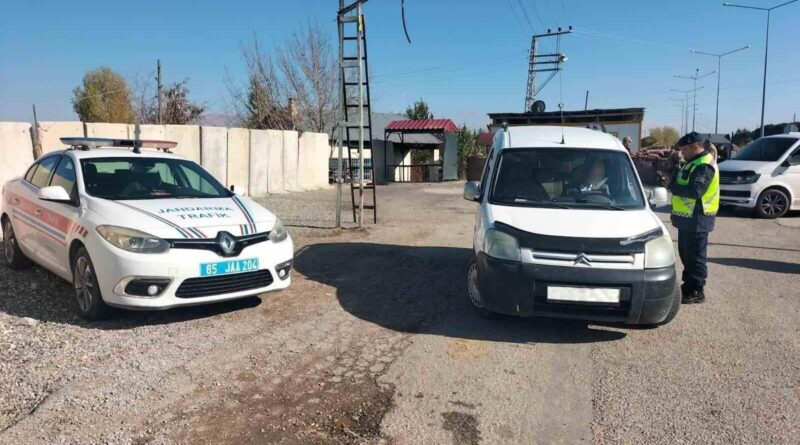 Van'da Jandarma Operasyonu: 139 Araç Trafikten Men Edildi 1