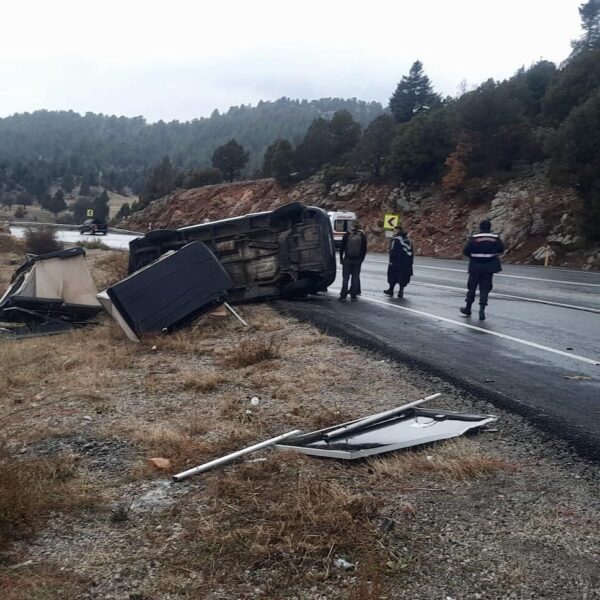 Yabancı uyruklu sürücü yaralandığı trafik kazası-1