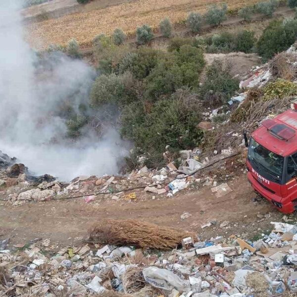 Yangını söndüren itfaiye ekipleri-2