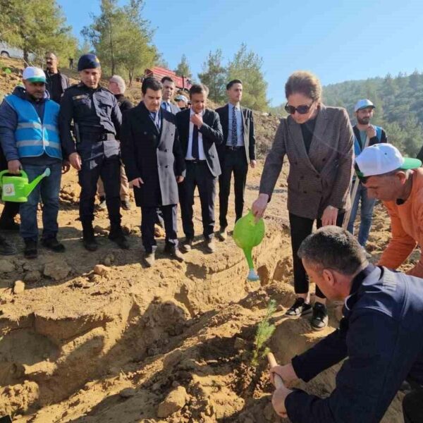 Yaşlılar ve Çocuklar Nazilli'de Fidan Dikti-2