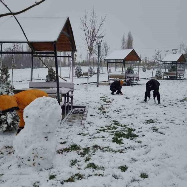 Yetkililer sürücülere kar yağışına karşı uyarıda bulundu-3