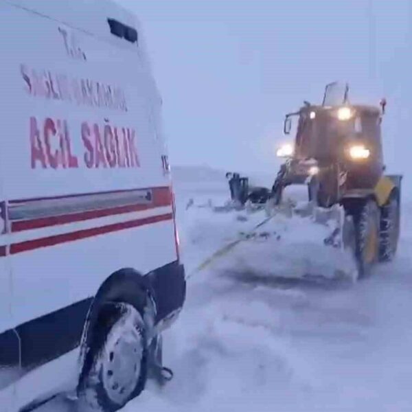 Yoğun kar yağışından sonra Kırıkkale'deki köy yolları-2