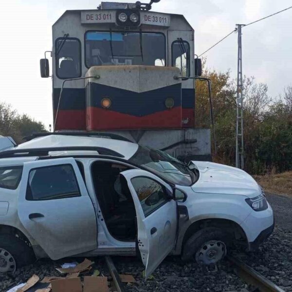 Yük treni ve aracın çarpışması sonucu yaralanmalar-2