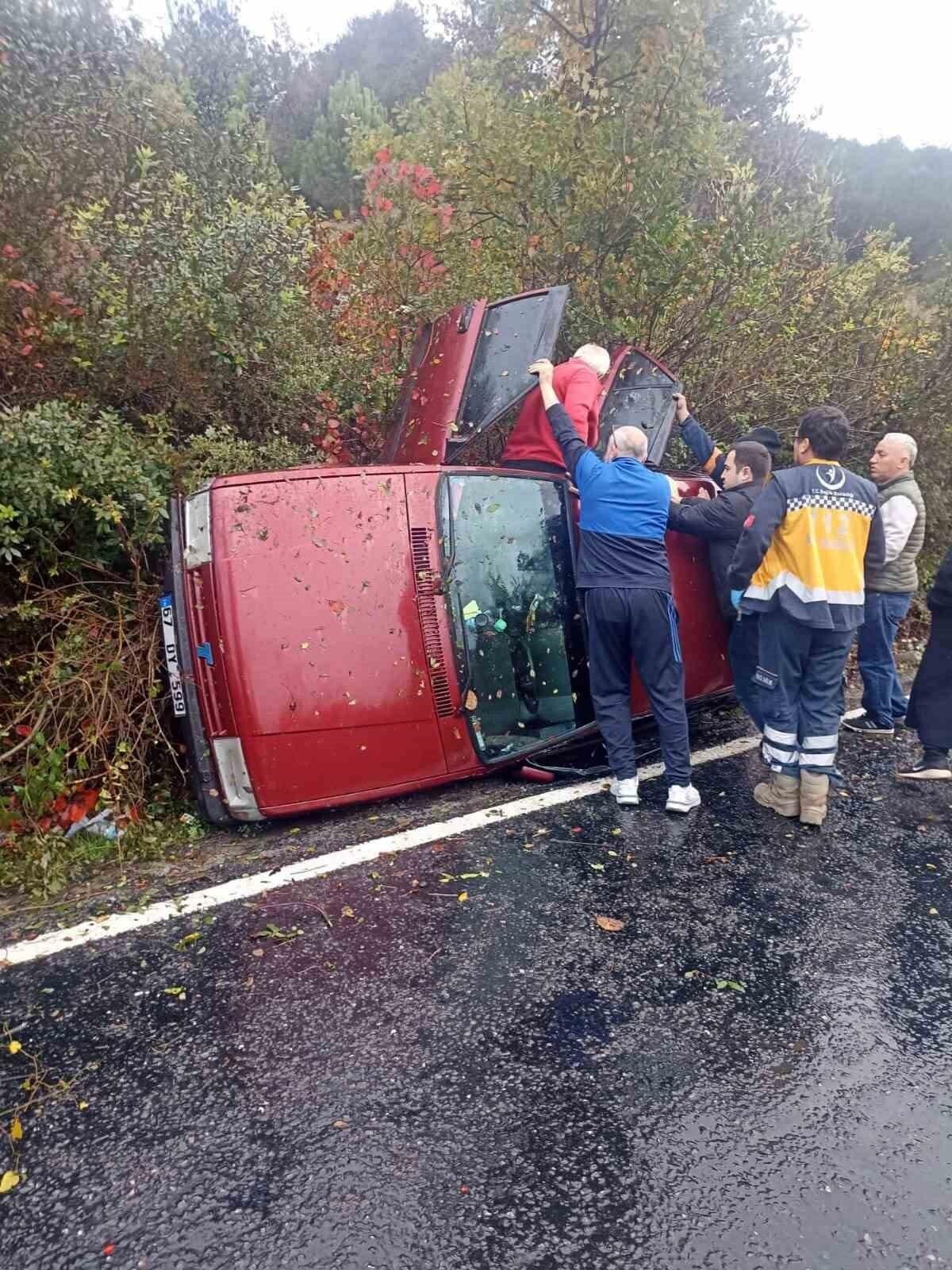 Zonguldak’ta Alaplı’da Araç Devrildi 3 Kişi Yaralandı