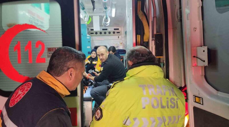 Zonguldak'ta Yol Kenarına Devrilen Otomobilde Aile Yaralandı 1