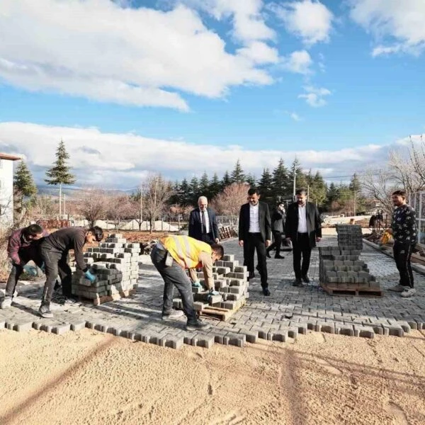 Acıpayam ve Serinhisar'da Beton Parke Taşı Döşeme Çalışmaları Devam Ediyor-4