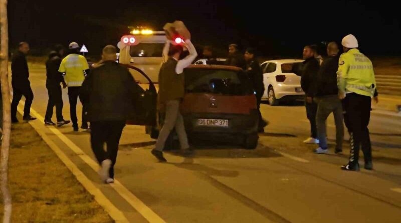 Adana Sarıçam'da Motosikletçi Çarptıktan Sonra Ölen Otomobil Sürücüsünün Yakınları Otomobille Öfkeyle İş yaparak Polisi Çağrıştı 1