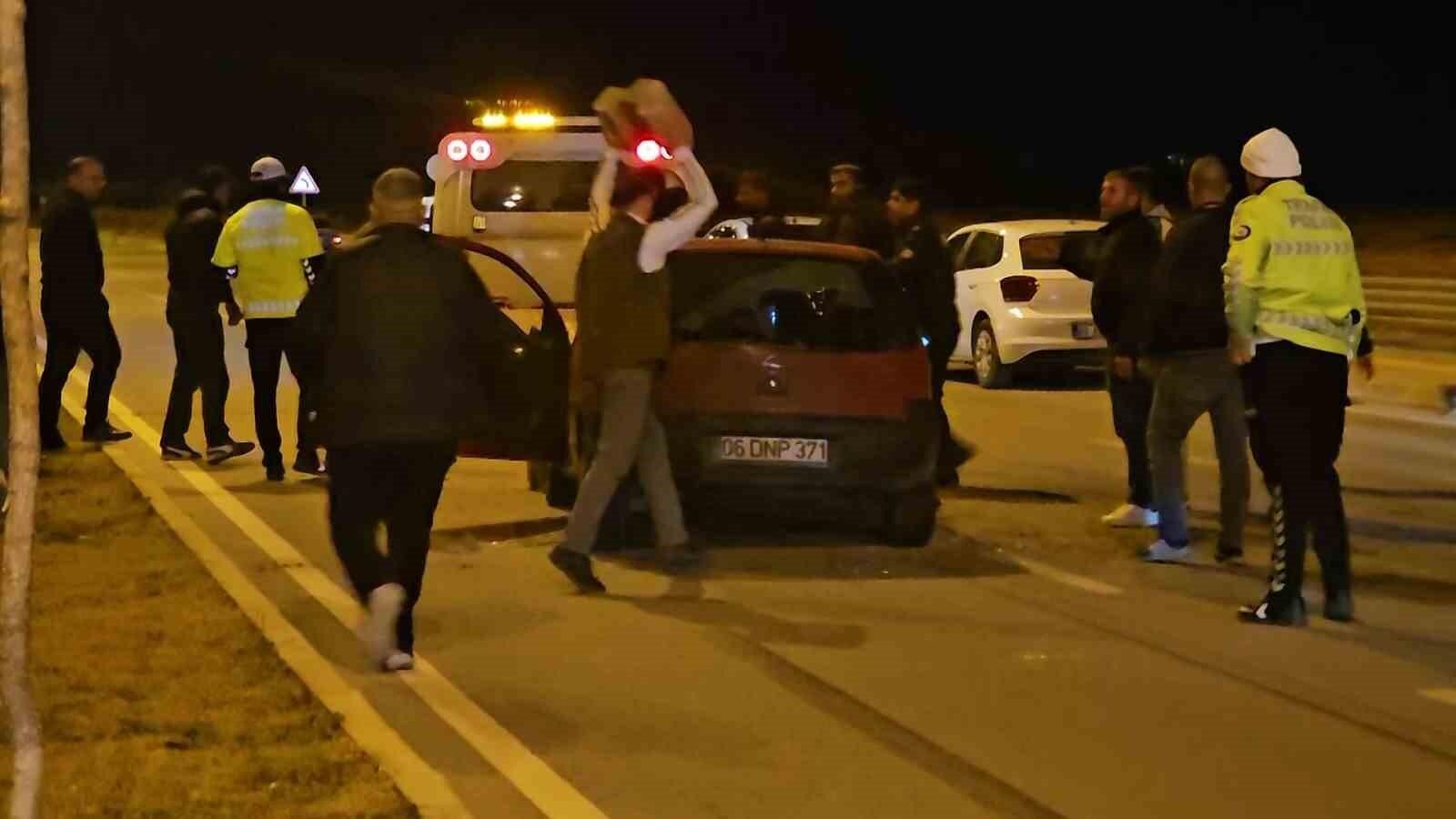 Adana Sarıçam’da Motosikletçi Çarptıktan Sonra Ölen Otomobil Sürücüsünün Yakınları Otomobille Öfkeyle İş yaparak Polisi Çağrıştı