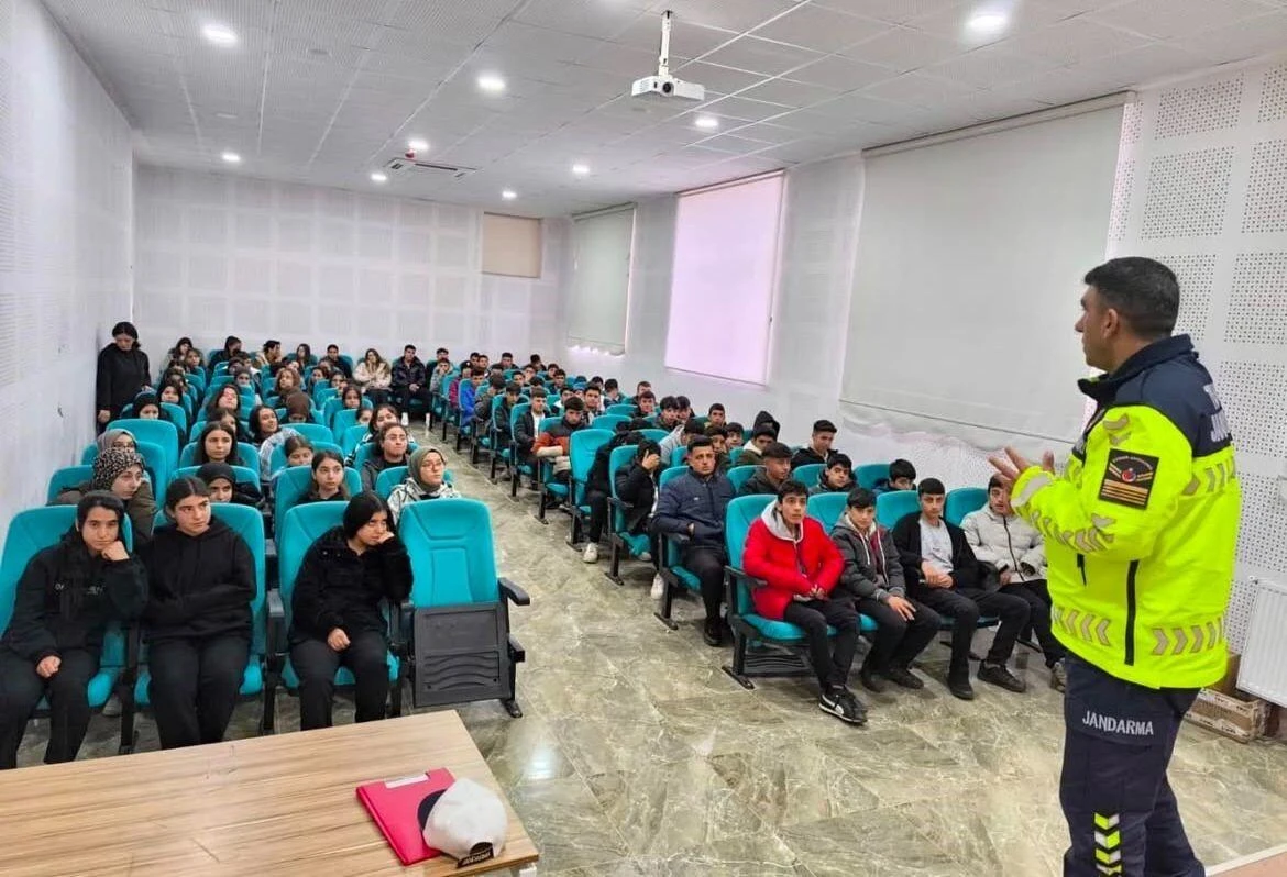 Adıyaman Gölbaşı’nda Öğrencilere Trafik Güvenliği Semineri