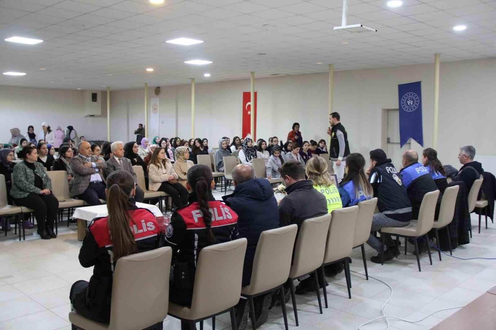 Afyonkarahisar’lı Üniversite Öğrencilerine KADES Tanıtıldı