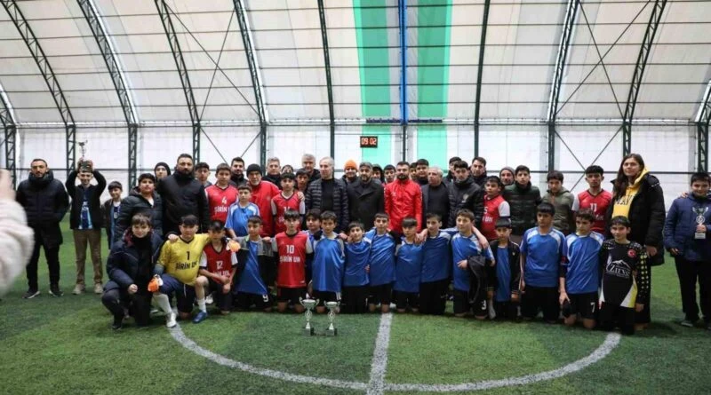 Alaca'da Geleceğin Yıldızları Futbol Turnuvası'nda Şampiyon İmam Hatip Ortaokulu 1