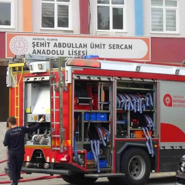 Alanya Şehit Abdullah Ümit Sercan Anadolu Lisesi'nin kazan dairesinde çıkan yangın-4