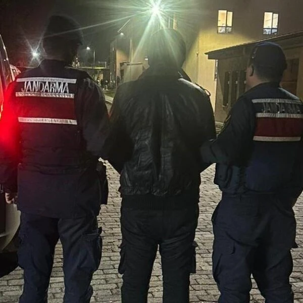 Aydın'da jandarma operasyonunda yakalanan şahıslar-1