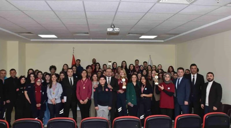 Aydın'da Sağlık Hizmetleri Meslek Yüksekokulu Öğrencileri için AFAD ve UMKE Eğitimi ve Tatbikat Ödül Töreni 1