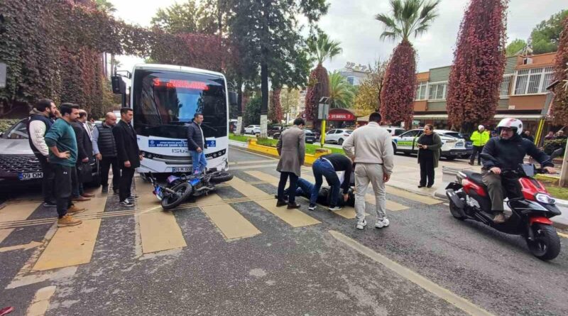 Aydın Efeler'de Yaya Çarpışmasından Kaçışta Halk Otobüsüyle Çarpışan Motosiklet Sürücüsü Yaralandı 1