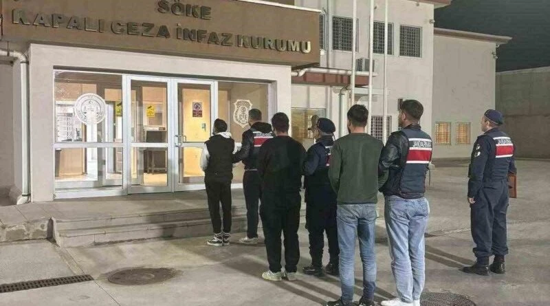 Aydın'ın Kuşadası'nda Jandarma 23 Düzensiz Göçmen ve 3 Organizatörü Yakalar, Organizatörler Tutuklanır 1