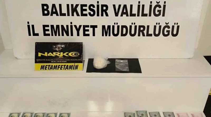 Balıkesir’de Narkotik Ekipleri 2 Kişiyi Tutukladı: 52 Gram Metamfetamin ve Para Kilo Elde 1