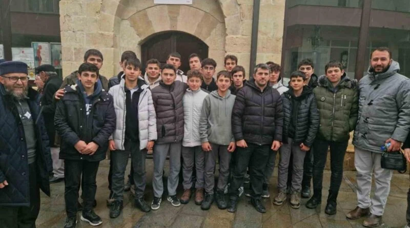 Bayburt İmam Hatip Lisesi Öğrencileri Ulu Camii'nde Vaaz Verdi ve Namaz Kıldırdı 1