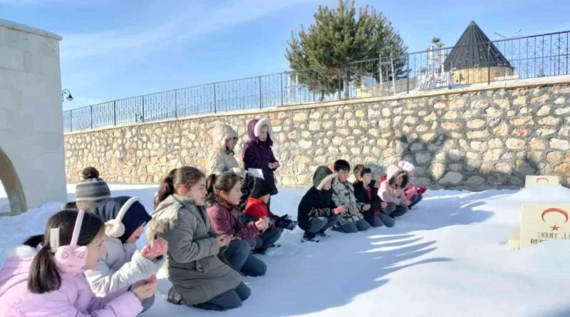 Bayburt Öğrencileri Şehit Nevzat Kaya'yı Andı 1