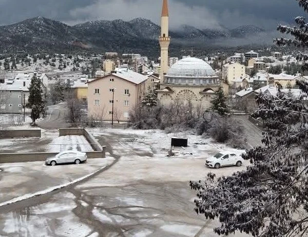 Beyşehir Gölü'ne can suyu olan Derebucak'taki erime suları