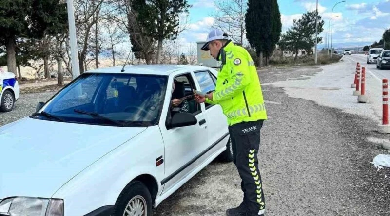 Bilecik'te Trafik Denetiminde 2 Sürücü Trafikten Men Edildi 1