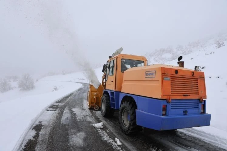 Bingöl’de Kar Yağışı Sonrası 130 Köy Yolu Ulaşıma Açıldı