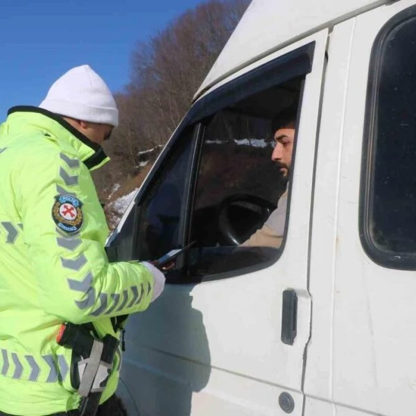 Bolu İl Emniyet Müdürlüğü'nün denetimlerini gösteren bir resim-3