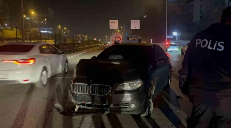 Bursa'da Ters Şeritten Gelen Otomobil, Tırla Çarpıştı: 2 Yaralı 1