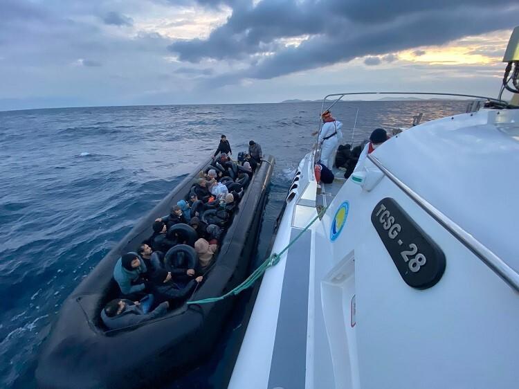 Çanakkale Ayvacık İlçesinde Sahil Güvenlik Ekipleri 72 Kaçak Göçmeni, 26’sı Çocuk Olmak üzere Yakaladı