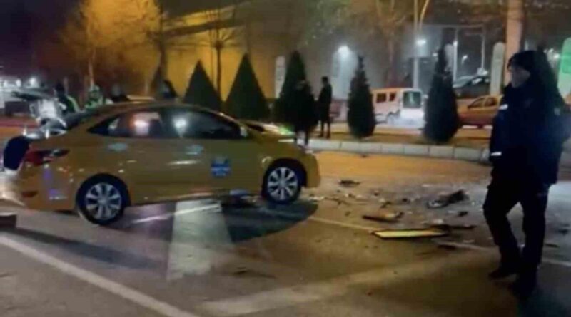 Çorum İnönü Caddesi'nde Kırmızı Işık Nedeniyle Meydana Gelen Kazada İki Kişi Yaralandı 1