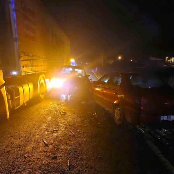 Çorum Sungurlu'da meydana gelen zincirleme trafik kazası-1