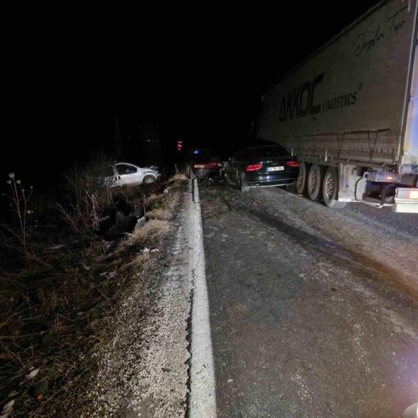 Çorum Sungurlu'da meydana gelen zincirleme trafik kazası-4