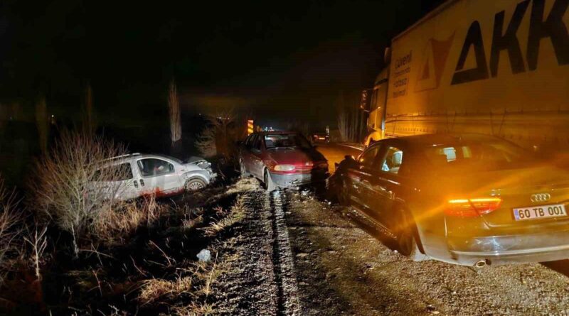 Çorum Sungurlu'da Tokat Belediye Başkanı'nın Makam Araçında Olduğu Zincirleme Trafik Kazası 7 Kişiyi Hafif Yaraladı 1