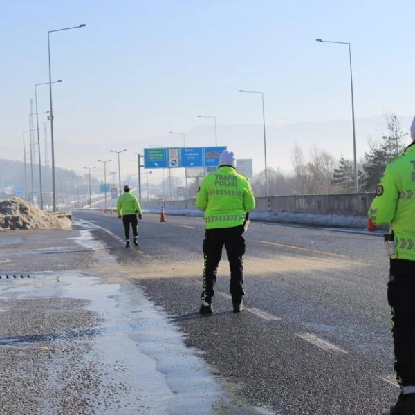 D-100 kara yolunun Bolu Dağı geçişinde kış lastiği uygulaması-4