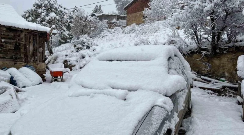 Denizli'nin Çameli İlçesinde Yoğun Kar Yağışı Nedeniyle Eğitim Bir Gün Askıya Alındı 1