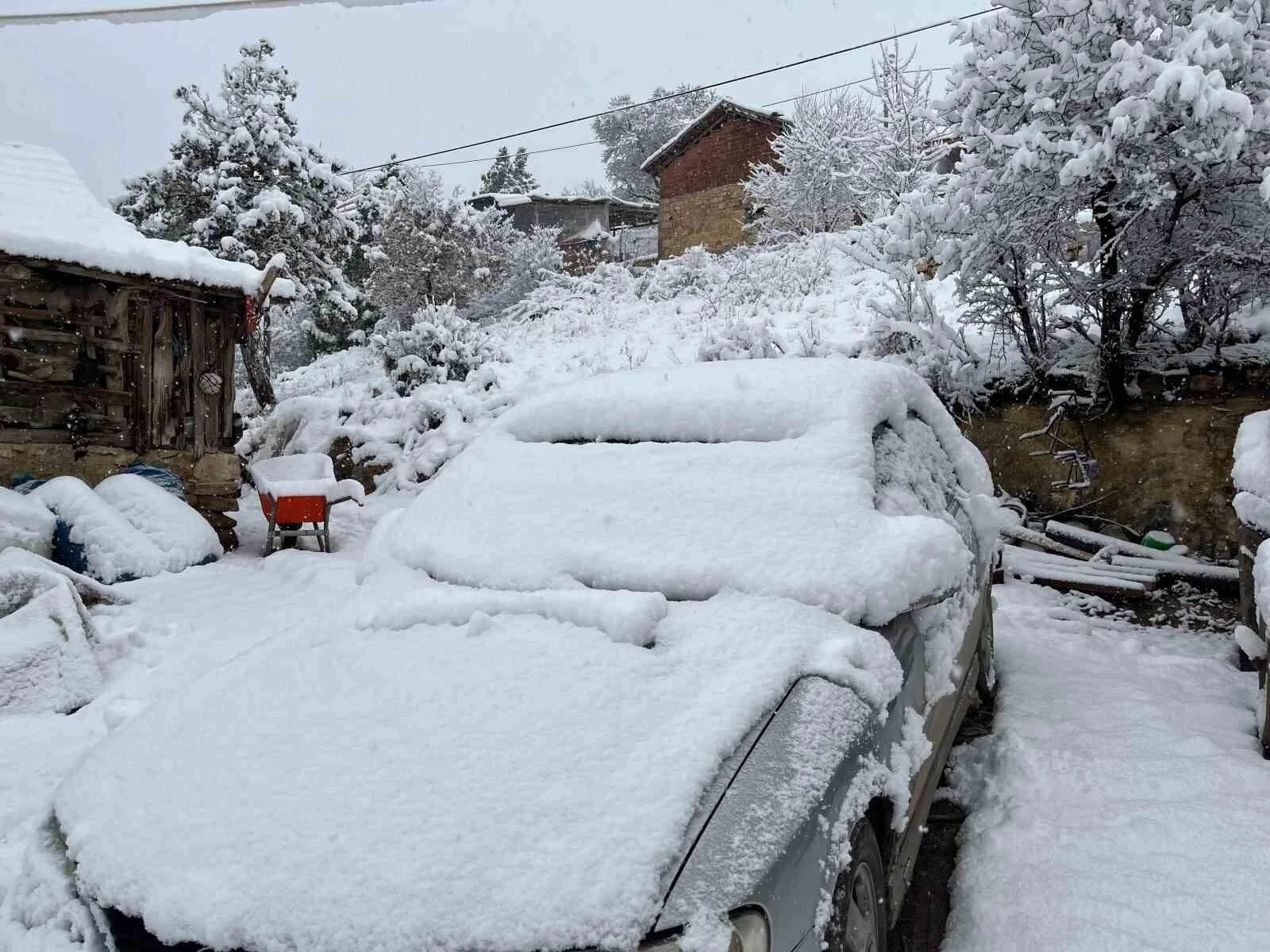 Denizli’nin Çameli İlçesinde Yoğun Kar Yağışı Nedeniyle Eğitim Bir Gün Askıya Alındı